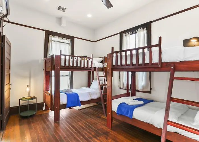 Bed In Mixed Gender Dom - 4 Beds
